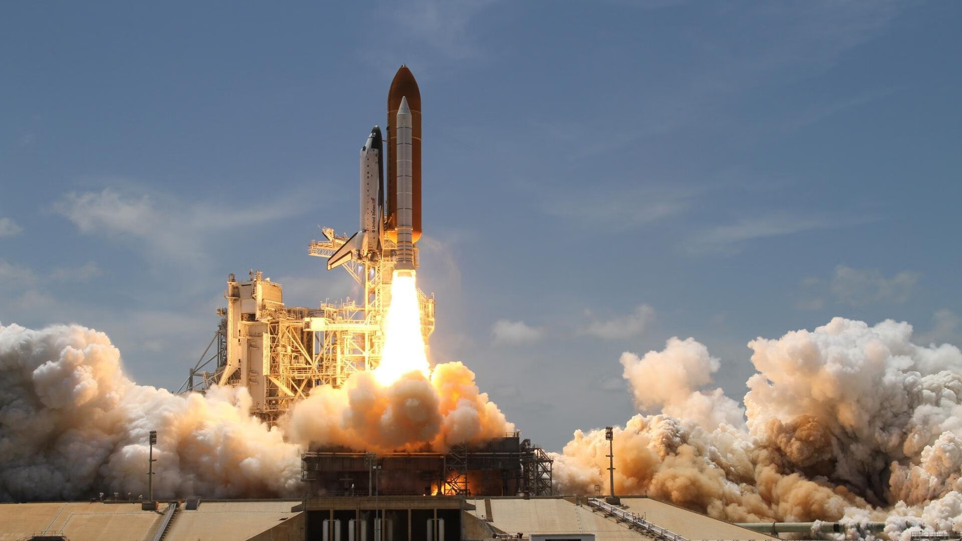 西班牙男队仰泳划频表现突出，西班牙游泳选手要全场默哀